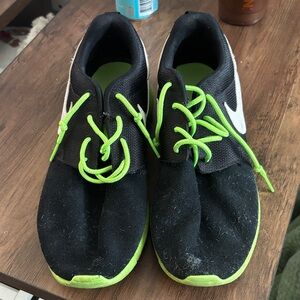 Nike Kids Black and Neon Green Roshe Run